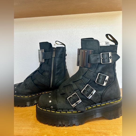 Dr. Martens Jadon Hinge Buckle Antique - Picture 6 of 13
